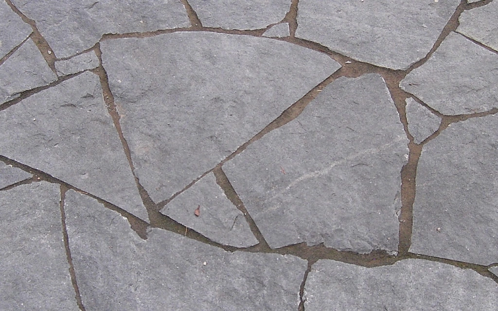 Polygonal und Bruchsteinplatte Fruchtschiefer ca. 0,4 m²/Stck., 2 - 4 cm stark OF spaltrau